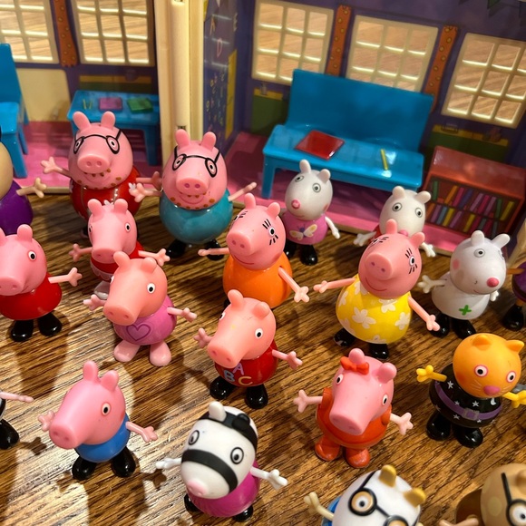 Peppa schoolhouse and figures - Picture 4 of 12